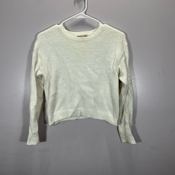 Gianni Bini Women’s White Fuzzy Crewneck Sweater - Picture 3 of 10